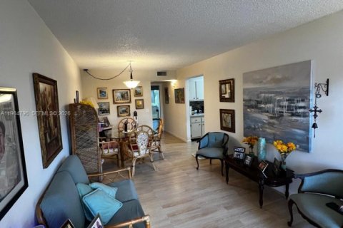 Condominio en alquiler en Pembroke Pines, Florida, 1 dormitorio, 74.51 m2 № 2057874 - foto 3