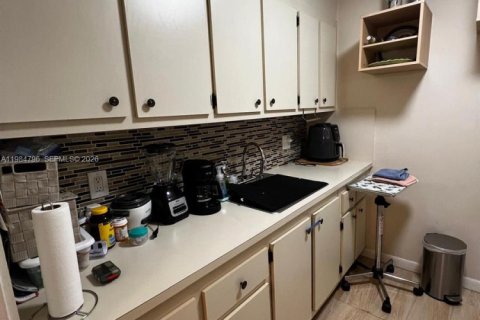 Condominio en alquiler en Pembroke Pines, Florida, 1 dormitorio, 74.51 m2 № 2057874 - foto 8