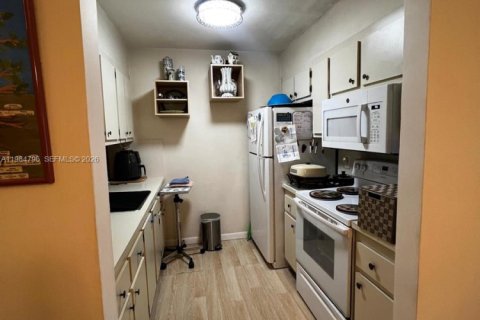 Condominio en alquiler en Pembroke Pines, Florida, 1 dormitorio, 74.51 m2 № 2057874 - foto 7