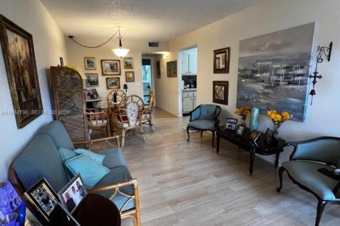 Condominio en alquiler en Pembroke Pines, Florida, 1 dormitorio, 74.51 m2 № 2057874 - foto 2