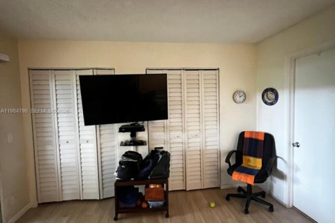 Condominio en alquiler en Pembroke Pines, Florida, 1 dormitorio, 74.51 m2 № 2057874 - foto 16