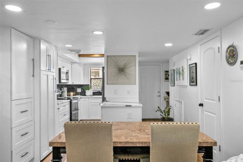 Copropriété à vendre à Sarasota, Floride: 2 chambres, 116.78 m2 № 2098136 - photo 16
