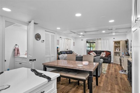 Copropriété à vendre à Sarasota, Floride: 2 chambres, 116.78 m2 № 2098136 - photo 12
