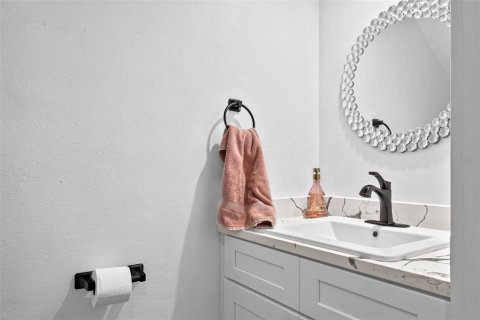 Copropriété à vendre à Sarasota, Floride: 2 chambres, 116.78 m2 № 2098136 - photo 5