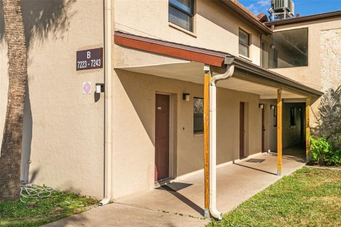 Condo in Sarasota, Florida, 2 bedrooms № 2098136