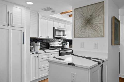 Copropriété à vendre à Sarasota, Floride: 2 chambres, 116.78 m2 № 2098136 - photo 11
