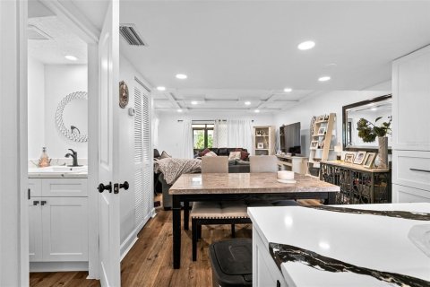 Copropriété à vendre à Sarasota, Floride: 2 chambres, 116.78 m2 № 2098136 - photo 4