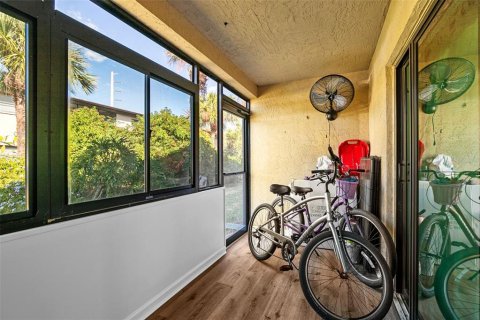 Copropriété à vendre à Sarasota, Floride: 2 chambres, 116.78 m2 № 2098136 - photo 17