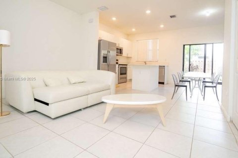 Adosado en Homestead, Florida 3 dormitorios, 123.37 m2 № 1952182