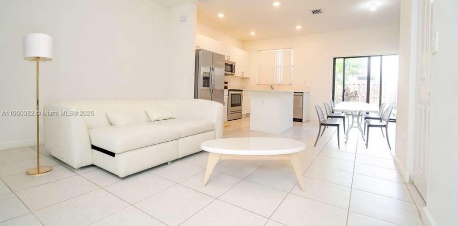 Adosado en Homestead, Florida 3 dormitorios, 123.37 m2 № 1952182