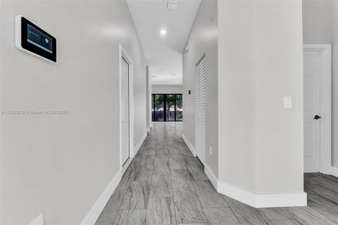 House in North Miami, Florida 4 bedrooms № 1949499 - photo 23