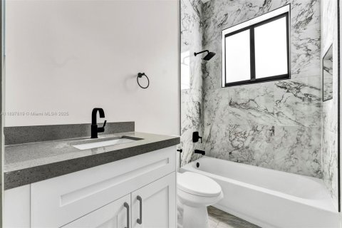 House in North Miami, Florida 4 bedrooms № 1949499 - photo 27