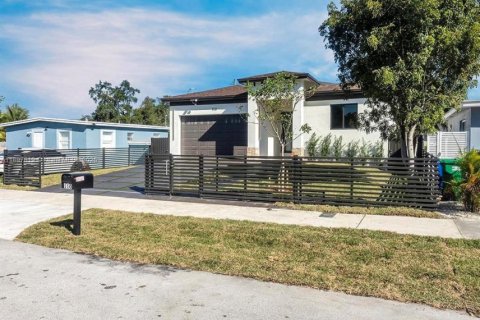 House in North Miami, Florida 4 bedrooms № 1949499 - photo 5
