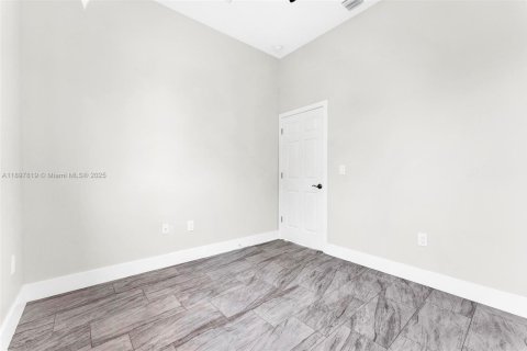 House in North Miami, Florida 4 bedrooms № 1949499 - photo 29