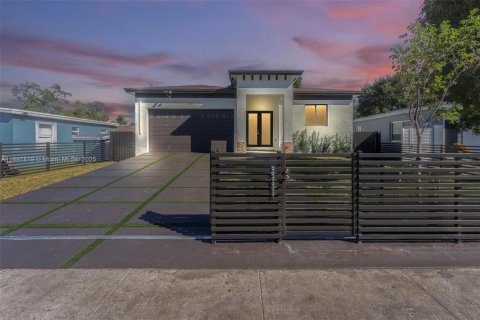House in North Miami, Florida 4 bedrooms № 1949499 - photo 8