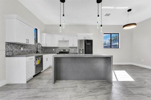 House in North Miami, Florida 4 bedrooms № 1949499 - photo 9