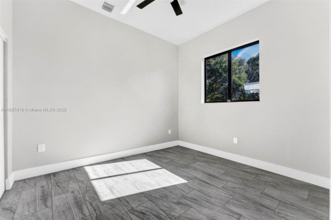House in North Miami, Florida 4 bedrooms № 1949499 - photo 25