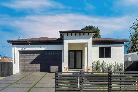 House in North Miami, Florida 4 bedrooms № 1949499 - photo 1