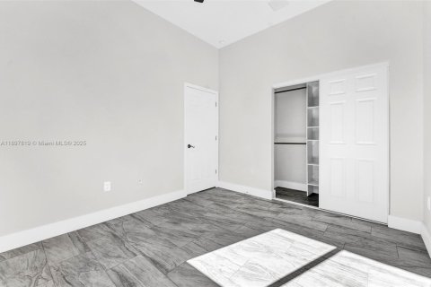 House in North Miami, Florida 4 bedrooms № 1949499 - photo 24