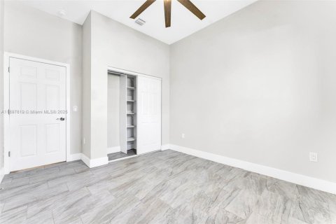 House in North Miami, Florida 4 bedrooms № 1949499 - photo 19