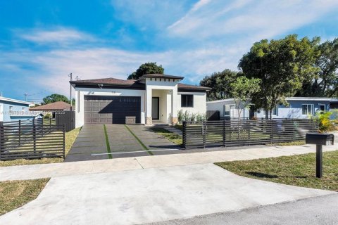 House in North Miami, Florida 4 bedrooms № 1949499 - photo 6