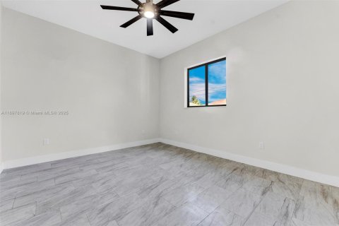 House in North Miami, Florida 4 bedrooms № 1949499 - photo 17