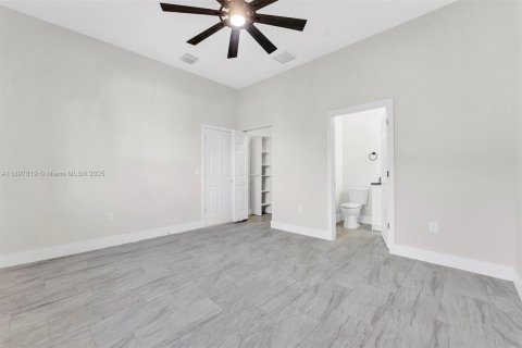 House in North Miami, Florida 4 bedrooms № 1949499 - photo 16