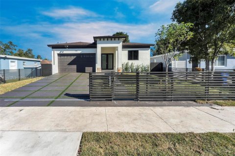House in North Miami, Florida 4 bedrooms № 1949499 - photo 2
