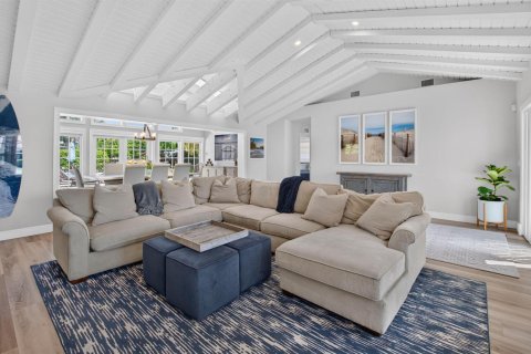 House in Boca Raton, Florida 5 bedrooms, 341.04 sq.m. № 2389864 - photo 8