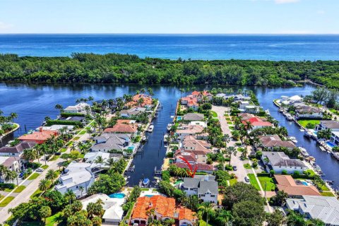 House in Boca Raton, Florida 5 bedrooms, 341.04 sq.m. № 2389864 - photo 3