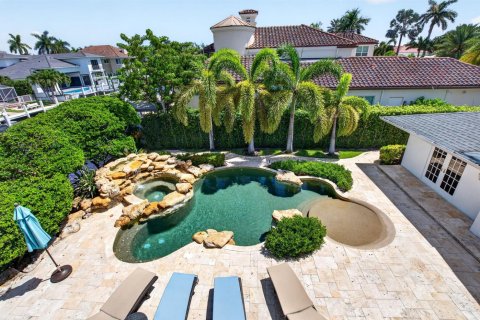 House in Boca Raton, Florida 5 bedrooms, 341.04 sq.m. № 2389864 - photo 18