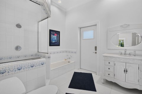 House in Boca Raton, Florida 5 bedrooms, 341.04 sq.m. № 2389864 - photo 20