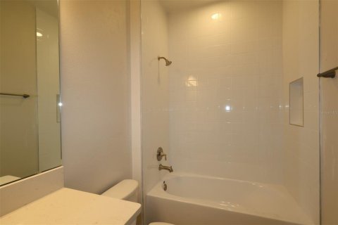 Villa ou maison à vendre à Apopka, Floride: 5 chambres, 279.26 m2 № 2405369 - photo 18