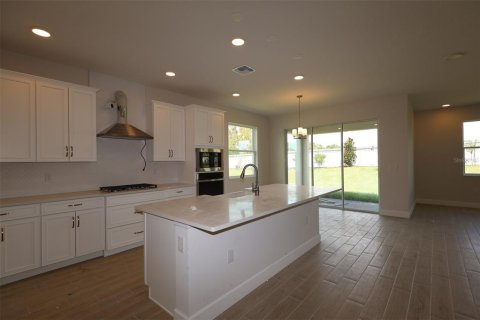 Villa ou maison à vendre à Apopka, Floride: 5 chambres, 279.26 m2 № 2405369 - photo 6
