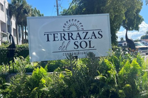 Copropriété à louer à Hialeah, Floride: 2 chambres, 95.13 m2 № 1943783 - photo 1