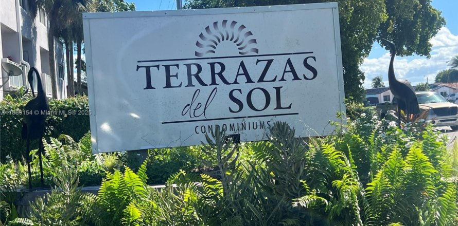 Condo à Hialeah, Floride, 2 chambres № 1943783