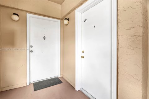 Apartment in Miami, Florida 2 bedrooms № 1944973 - photo 3