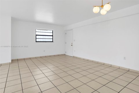 Apartment in Miami, Florida 2 bedrooms № 1944973 - photo 7