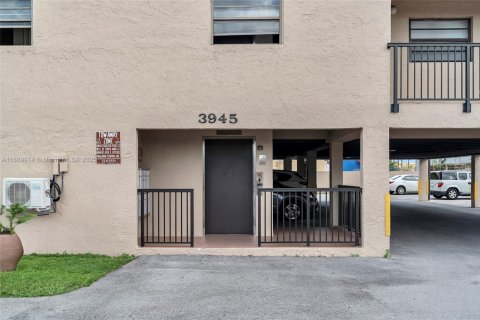 Apartment in Miami, Florida 2 bedrooms № 1944973 - photo 2