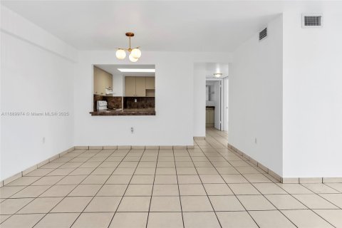 Apartment in Miami, Florida 2 bedrooms № 1944973 - photo 5