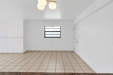 Apartment in Miami, Florida 2 bedrooms № 1944973 - photo 8