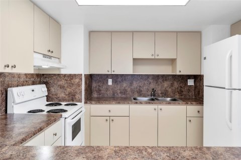 Apartment in Miami, Florida 2 bedrooms № 1944973 - photo 9