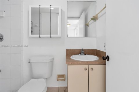 Apartment in Miami, Florida 2 bedrooms № 1944973 - photo 17