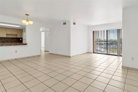 Apartment in Miami, Florida 2 bedrooms № 1944973 - photo 4