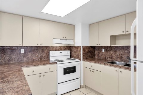Apartment in Miami, Florida 2 bedrooms № 1944973 - photo 10