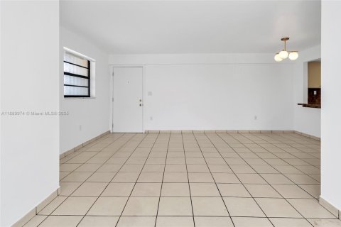 Apartment in Miami, Florida 2 bedrooms № 1944973 - photo 6