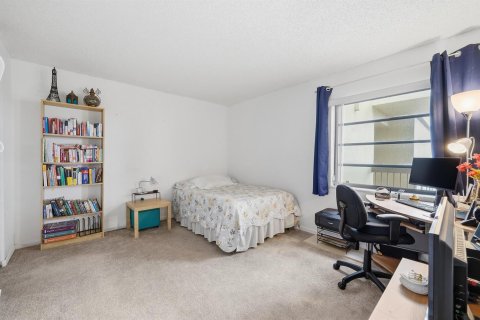 Condo in Lauderhill, Florida, 2 bedrooms № 2190858 - photo 27