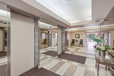 Condo in Lauderhill, Florida, 2 bedrooms № 2190858 - photo 4