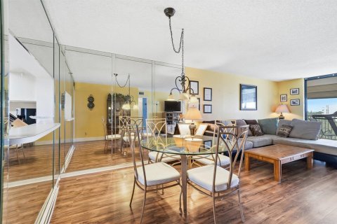 Condo in Lauderhill, Florida, 2 bedrooms № 2190858 - photo 12