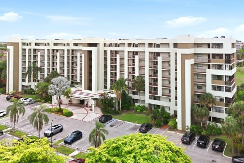 Condo in Lauderhill, Florida, 2 bedrooms № 2190858 - photo 2